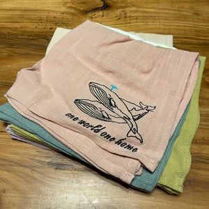 Embroidered cotton napkins
